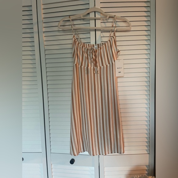 RVCA Dresses & Skirts - NWT! RVCA Sun Dress Size M